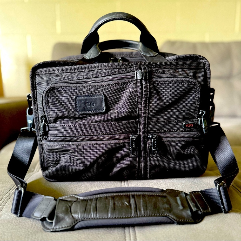 Tumi Expandable Business Bag Laptop Nylon Black
